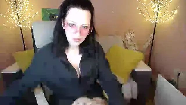 Snapshot of Vixen_Di chatting on April 26, 2026, 8:11 am Vixen Di online show from April 26, 2026, 8:11 am