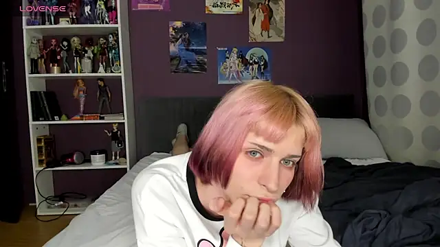 sweet peach    online show from April 26, 2026, 6:27 pm