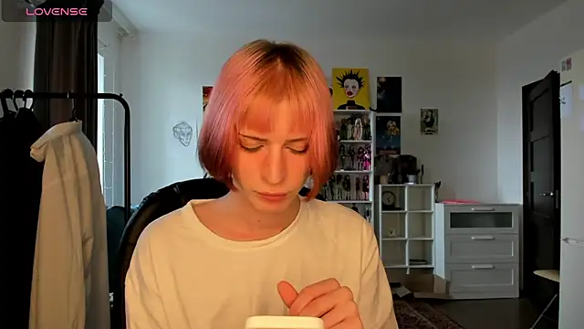 sweet peach    online show from April 4, 2026, 1:17 pm