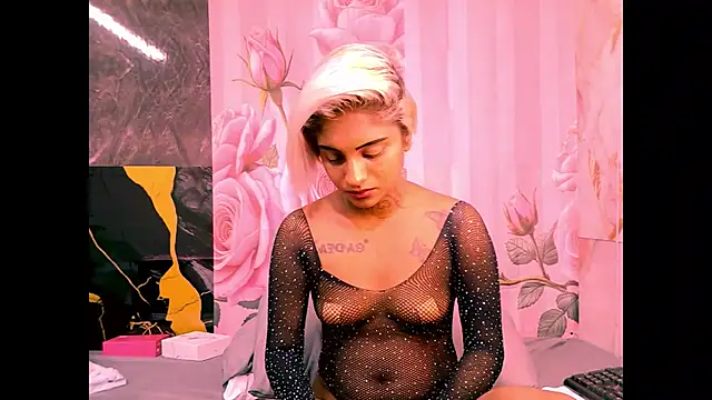 Snapshot of indian_barbie chatting on April 19, 2026, 6:10 pm indian barbie online show from April 19, 2026, 6:10 pm