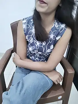 Snapshot of myra77 chatting on April 15, 2026, 8:31 pm myra77 online show from April 15, 2026, 8:31 pm