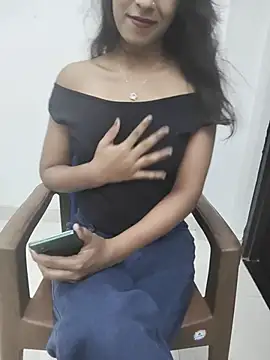 Snapshot of myra77 chatting on April 24, 2026, 3:47 pm myra77 online show from April 24, 2026, 3:47 pm