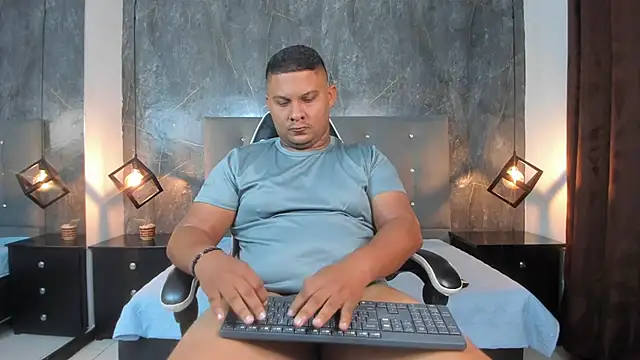 Snapshot of Liam_Carters chatting on March 28, 2026, 11:44 am Liam Carters online show from March 28, 2026, 11:44 am