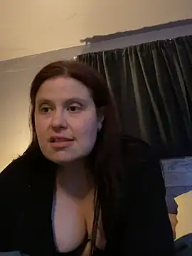 Snapshot of JulieetteLatte chatting on April 27, 2026, 12:30 am JulieetteLatte online show from April 27, 2026, 12:30 am