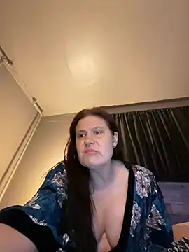 Snapshot of JulieetteLatte chatting on May 15, 2026, 12:52 am JulieetteLatte online show from May 15, 2026, 12:52 am