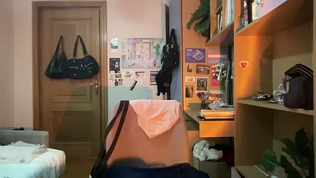 ranya-may online show from April 18, 2026, 7:58 pm