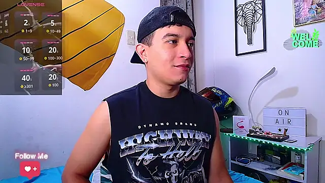 Snapshot of Max_Parkerr chatting on April 2, 2026, 2:13 pm Max Parkerr online show from April 2, 2026, 2:13 pm