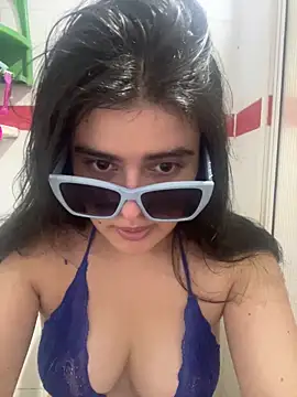 Snapshot of LinaEvansonn chatting on April 22, 2026, 11:00 pm LinaEvansonn online show from April 22, 2026, 11:00 pm