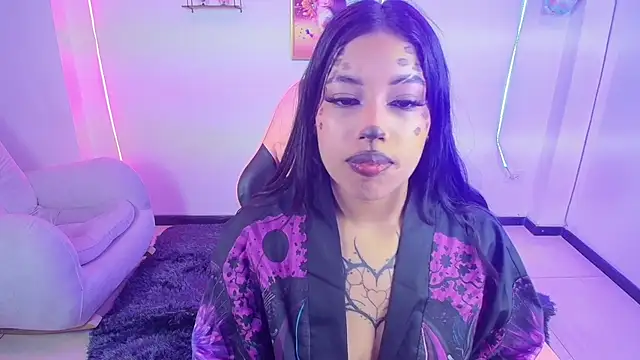 AryahMoonn online show from May 1, 2026, 4:17 am