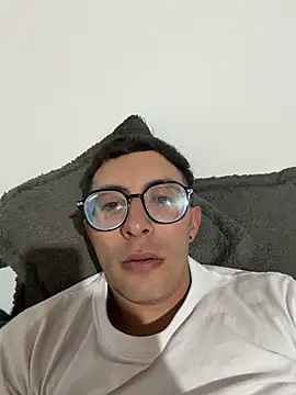 Snapshot of LeonBlazze chatting on May 1, 2026, 2:38 am LeonBlazze online show from May 1, 2026, 2:38 am