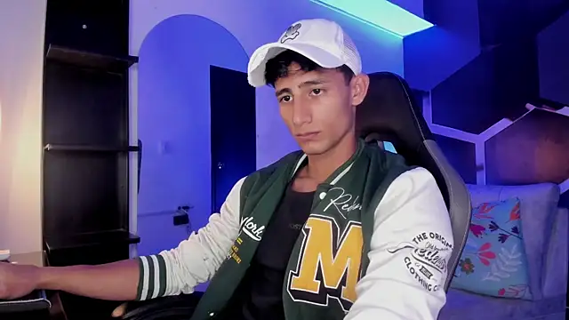 MaxiimoRomano  online show from August 6, 2026, 7:20 pm
