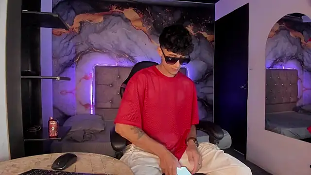 MaxiimoRomano  online show from May 7, 2026, 1:25 pm