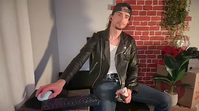 Snapshot of DylanBrook chatting on April 25, 2026, 2:47 am DylanBrook online show from April 25, 2026, 2:47 am