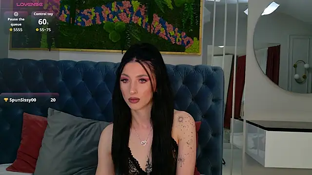 EllieJules online show from April 23, 2026, 4:08 am