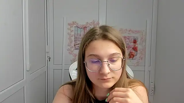 Snapshot of Mia_kristal chatting on June 18, 2026, 9:08 am Mia kristal online show from June 18, 2026, 9:08 am