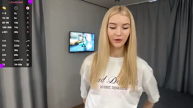 Snapshot of MelissaEvenns chatting on May 7, 2026, 12:30 pm MelissaEvenns online show from May 7, 2026, 12:30 pm