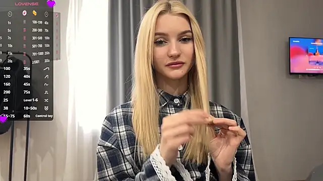 Snapshot of MelissaEvenns chatting on May 13, 2026, 12:12 pm MelissaEvenns online show from May 13, 2026, 12:12 pm