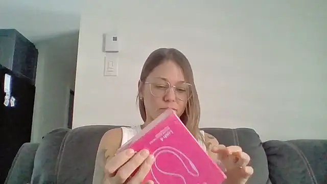 Snapshot of Couple_qc chatting on March 21, 2026, 6:01 pm Couple qc online show from March 21, 2026, 6:01 pm