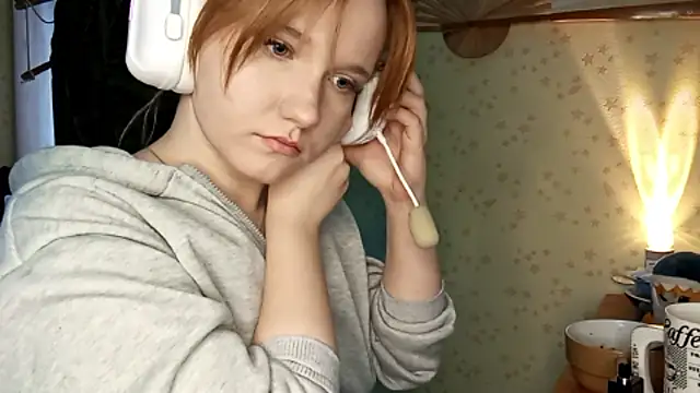 BelladeSimons online show from March 19, 2026, 6:13 am