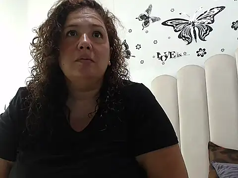 IzzyFlowers online show from April 27, 2026, 8:29 pm