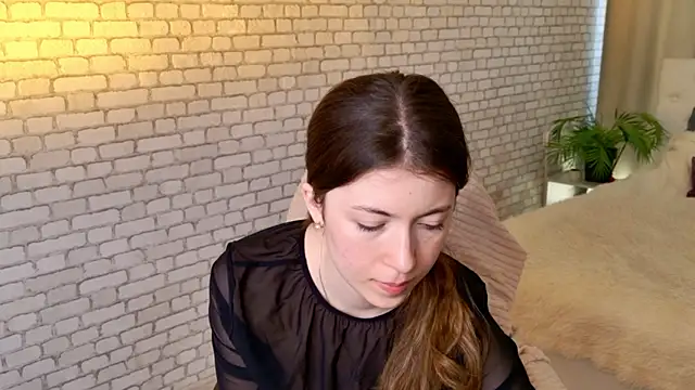 LiuYani online show from May 6, 2026, 1:37 pm