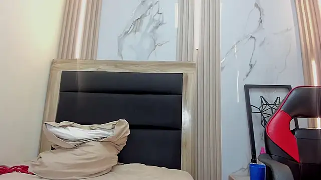 KATIAMOSS online show from June 25, 2026, 11:54 pm