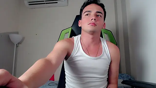 Snapshot of Mathias_twinkk chatting on April 1, 2026, 12:46 am Mathias twinkk online show from April 1, 2026, 12:46 am