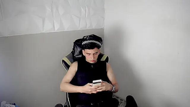 Snapshot of Mathias_twinkk chatting on April 15, 2026, 4:44 pm Mathias twinkk online show from April 15, 2026, 4:44 pm