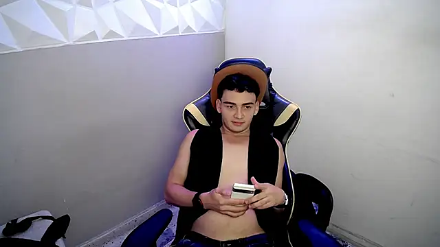 Snapshot of Mathias_twinkk chatting on April 12, 2026, 4:49 am Mathias twinkk online show from April 12, 2026, 4:49 am