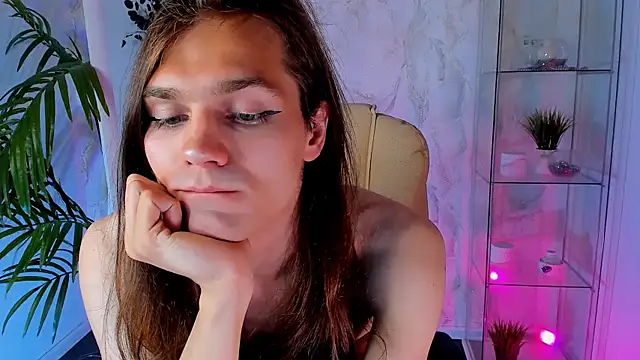 WillFobos online show from June 18, 2026, 8:58 pm