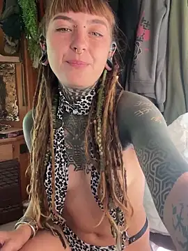 Snapshot of HornyHippy1 chatting on May 27, 2026, 10:33 am HornyHippy1 online show from May 27, 2026, 10:33 am