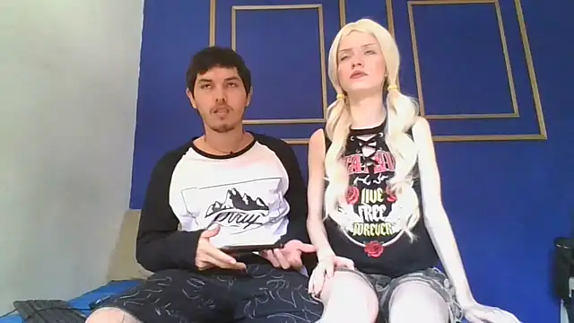 Snapshot of Fantasy-Dreams chatting on April 20, 2026, 1:56 pm Fantasy-Dreams online show from April 20, 2026, 1:56 pm