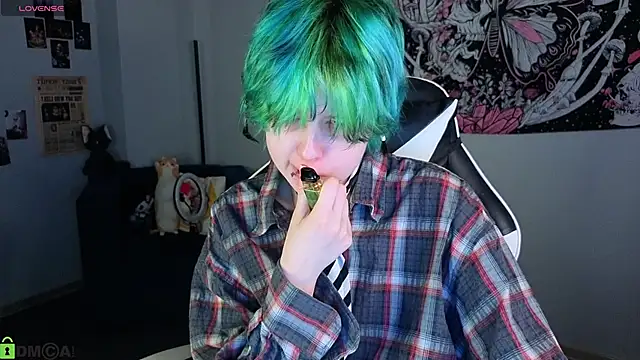 LittleKittenStar online show from April 28, 2026, 3:22 am
