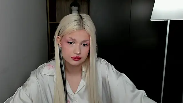 KyokoDelduca online show from March 19, 2026, 4:01 am