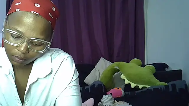 Snapshot of CurvySnowflakes chatting on June 26, 2026, 8:31 am CurvySnowflakes online show from June 26, 2026, 8:31 am
