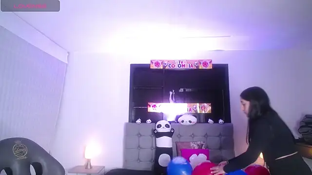 Melannyy V online show from July 4, 2026, 1:15 pm