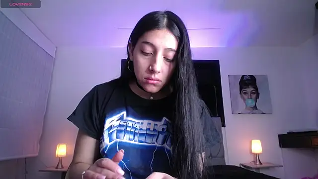 Snapshot of Melannyy_V chatting on May 18, 2026, 1:05 pm Melannyy V online show from May 18, 2026, 1:05 pm