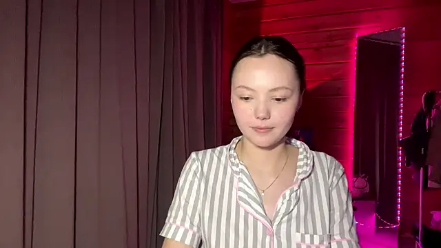 Snapshot of LenLen_Solen chatting on June 9, 2026, 1:34 pm LenLen Solen online show from June 9, 2026, 1:34 pm