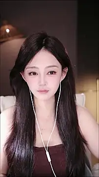 Snapshot of Anne-w chatting on April 6, 2026, 8:48 am Anne-w online show from April 6, 2026, 8:48 am