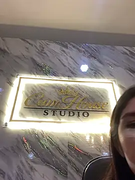 emiiross online show from May 9, 2026, 2:59 am