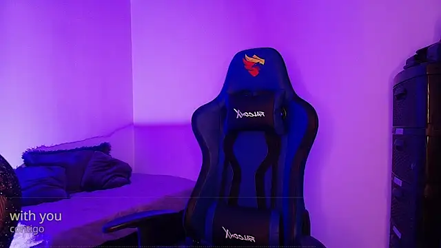 Nicolwhitee online show from March 20, 2026, 12:06 pm