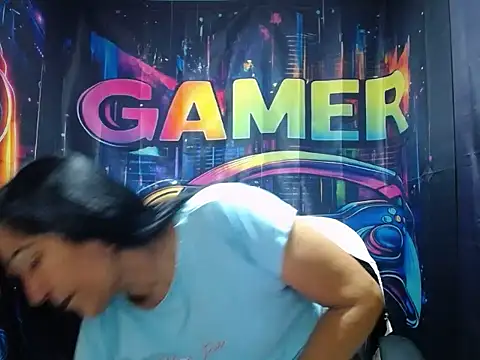 EmmieRae   online show from March 22, 2026, 11:39 pm