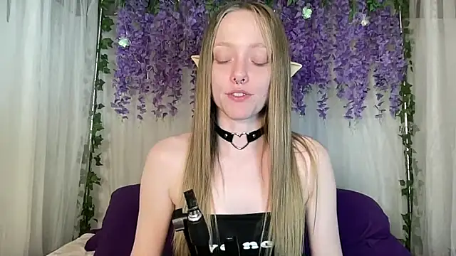 ElfGirlAna online show from June 12, 2026, 2:37 pm