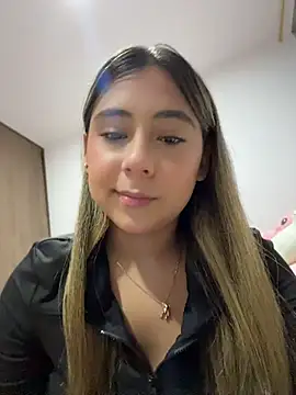Snapshot of MelodyRey__ chatting on May 15, 2026, 2:20 am MelodyRey online show from May 15, 2026, 2:20 am