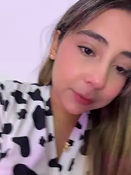 Snapshot of MelodyRey__ chatting on April 29, 2026, 11:33 pm MelodyRey online show from April 29, 2026, 11:33 pm