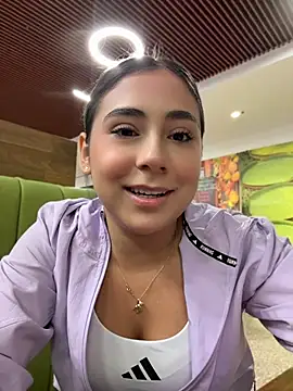 Snapshot of MelodyRey__ chatting on May 28, 2026, 12:40 am MelodyRey online show from May 28, 2026, 12:40 am