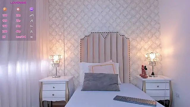 Snapshot of zoejenner_ chatting on April 22, 2026, 7:42 pm zoejenner online show from April 22, 2026, 7:42 pm