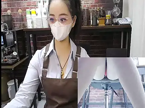 Snapshot of Latte-01 chatting on April 11, 2026, 1:35 am Latte-01 online show from April 11, 2026, 1:35 am