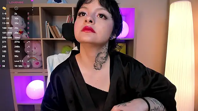  EmilyRouge  online show from July 24, 2026, 11:45 pm
