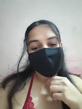 Snapshot of REENA-STRIP chatting on May 17, 2026, 8:25 am REENA-STRIP online show from May 17, 2026, 8:25 am